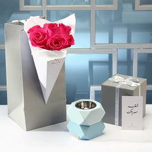 مبخر ديو أزرق مع زهور