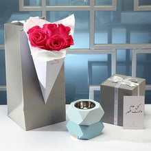 مبخر ديو أزرق مع زهور