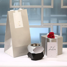 مبخر ديو فضي مع زهور صغيرة