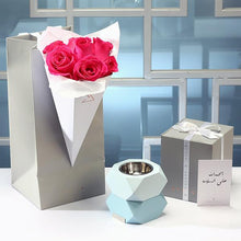 مبخر ديو أزرق مع زهور