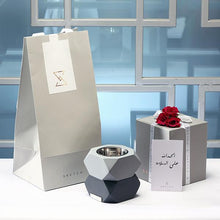 مبخر ديو رمادي مع زهور صغيرة